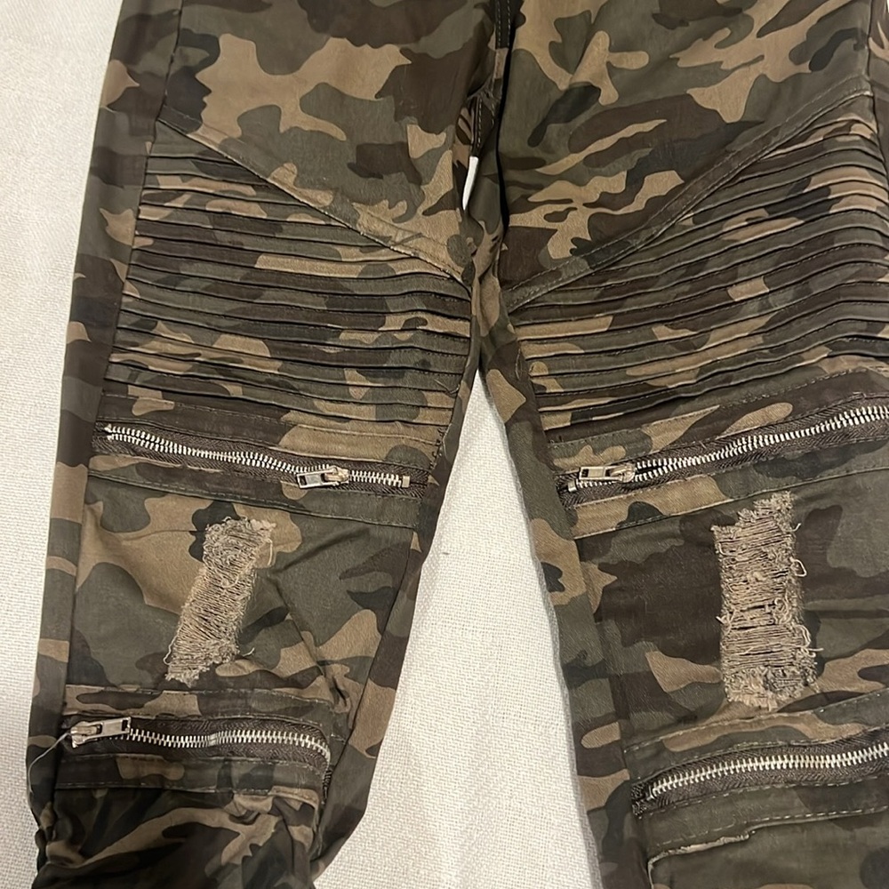 NWOT Camo jeans - Picture 6 of 6